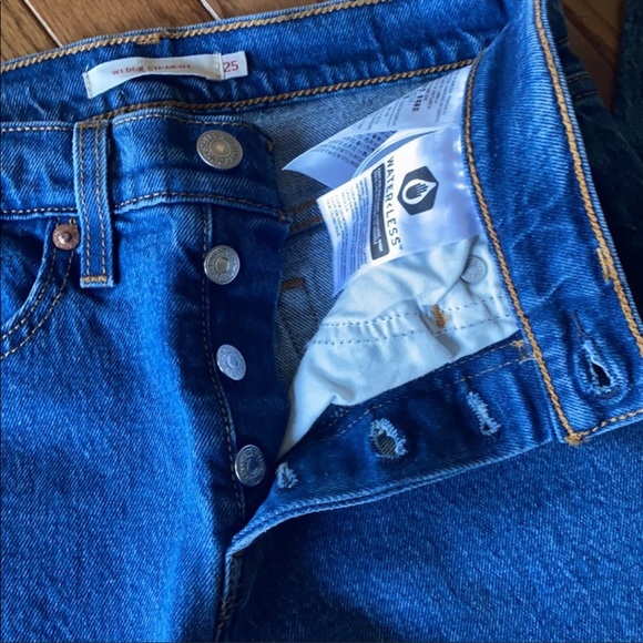 NWOT Levi’s Straight Legged Cropped Wedgie Fit 25 - Picture 3 of 9